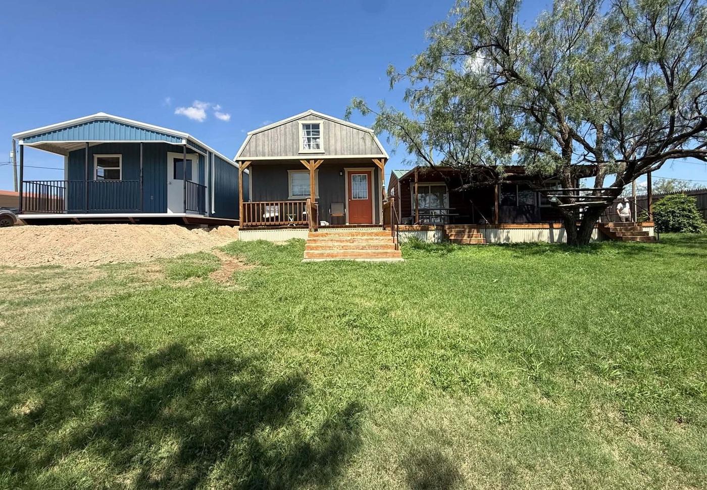 The Lake House hunting camp cabins at Tine Flies Outfitters
